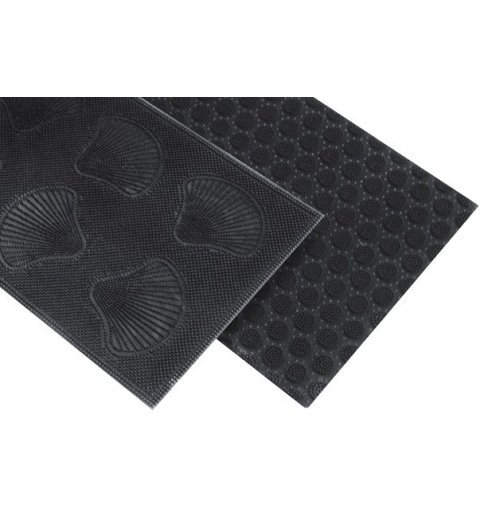 Rubber doormat with spikes